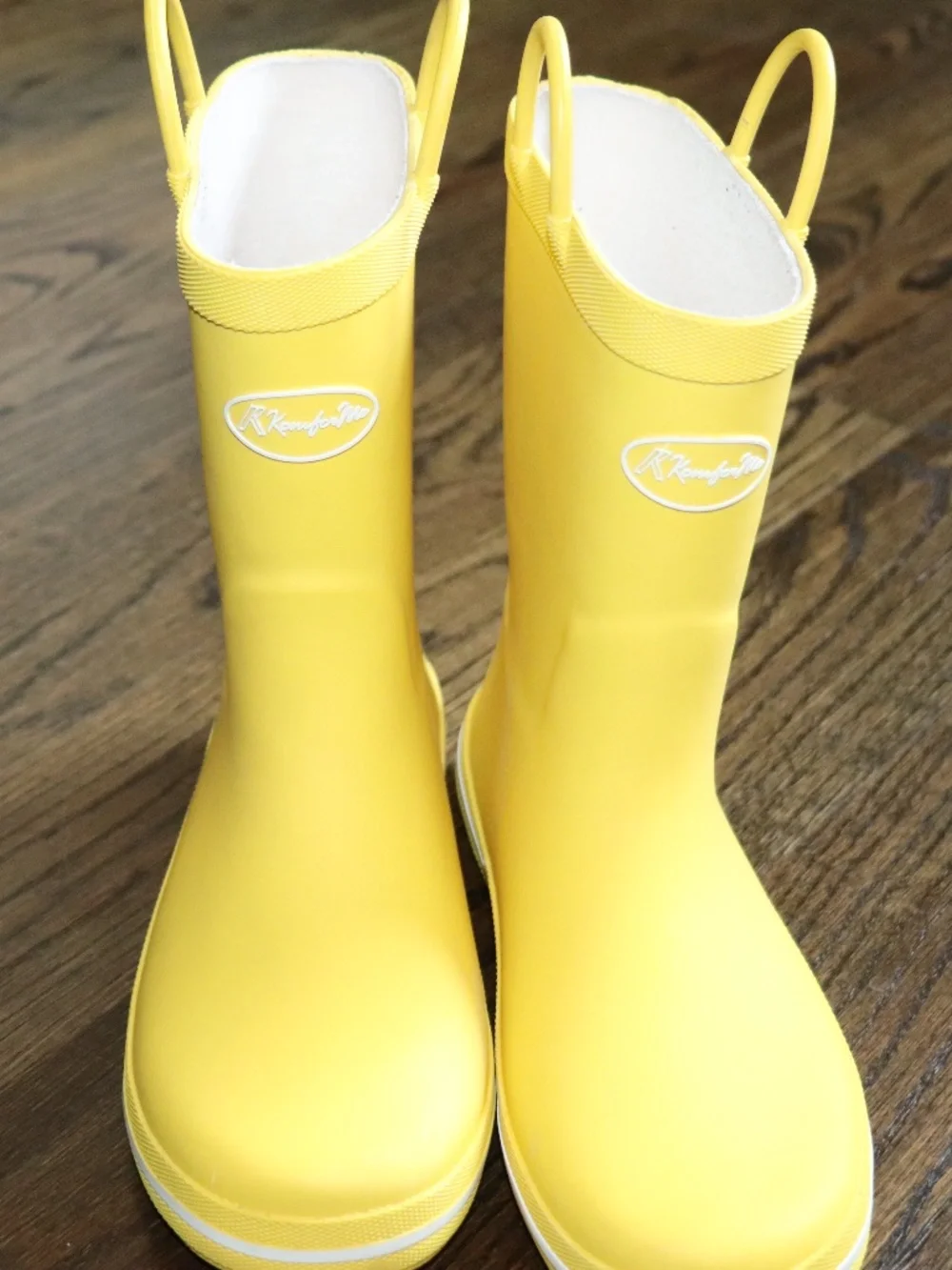 Kids Rain Boots Waterproof Rubber Boots with Easy-on Handles Size: Big Kid 4